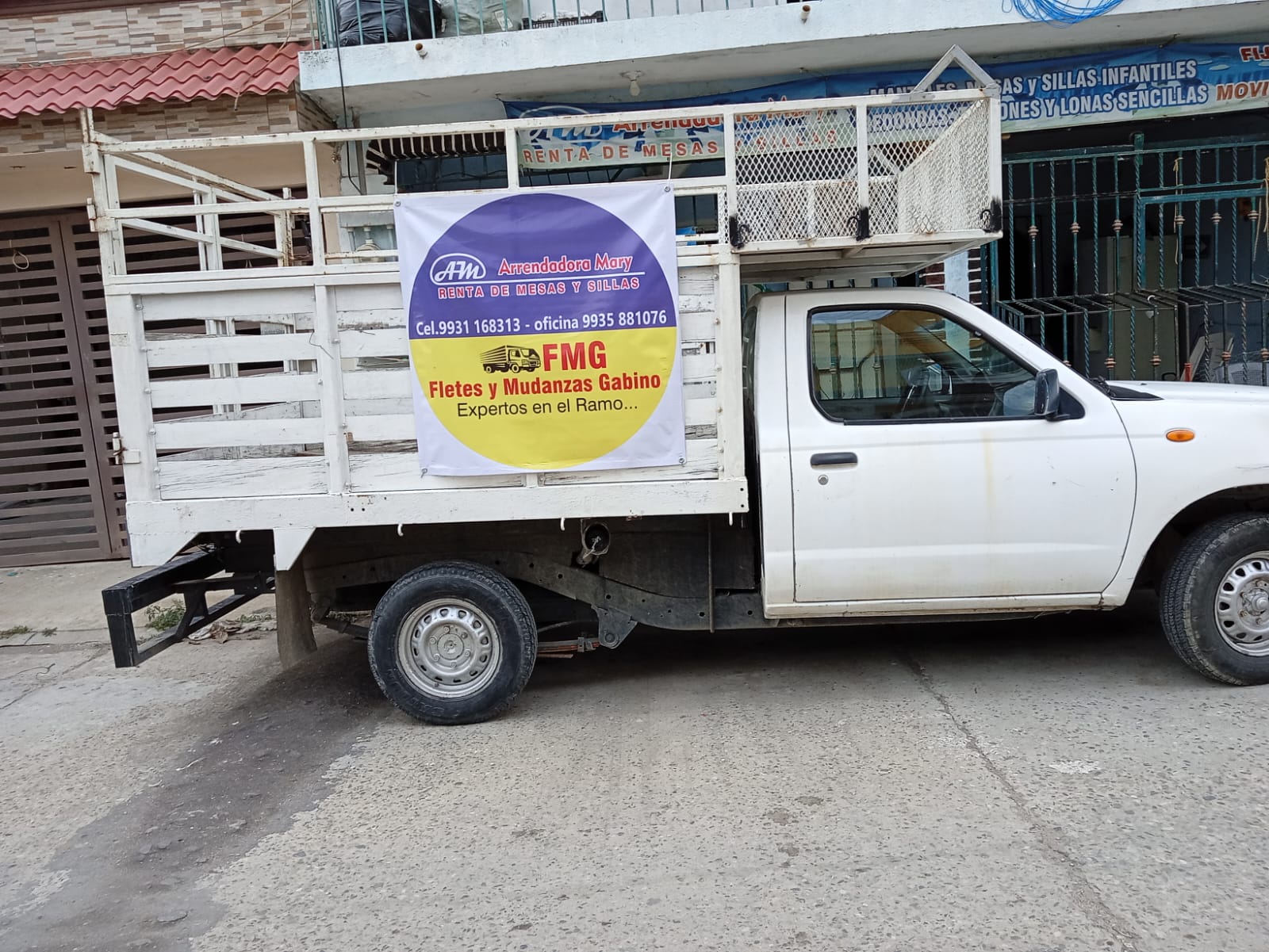 Vehículo de Fletes y Mudanzas Exprés Gabino