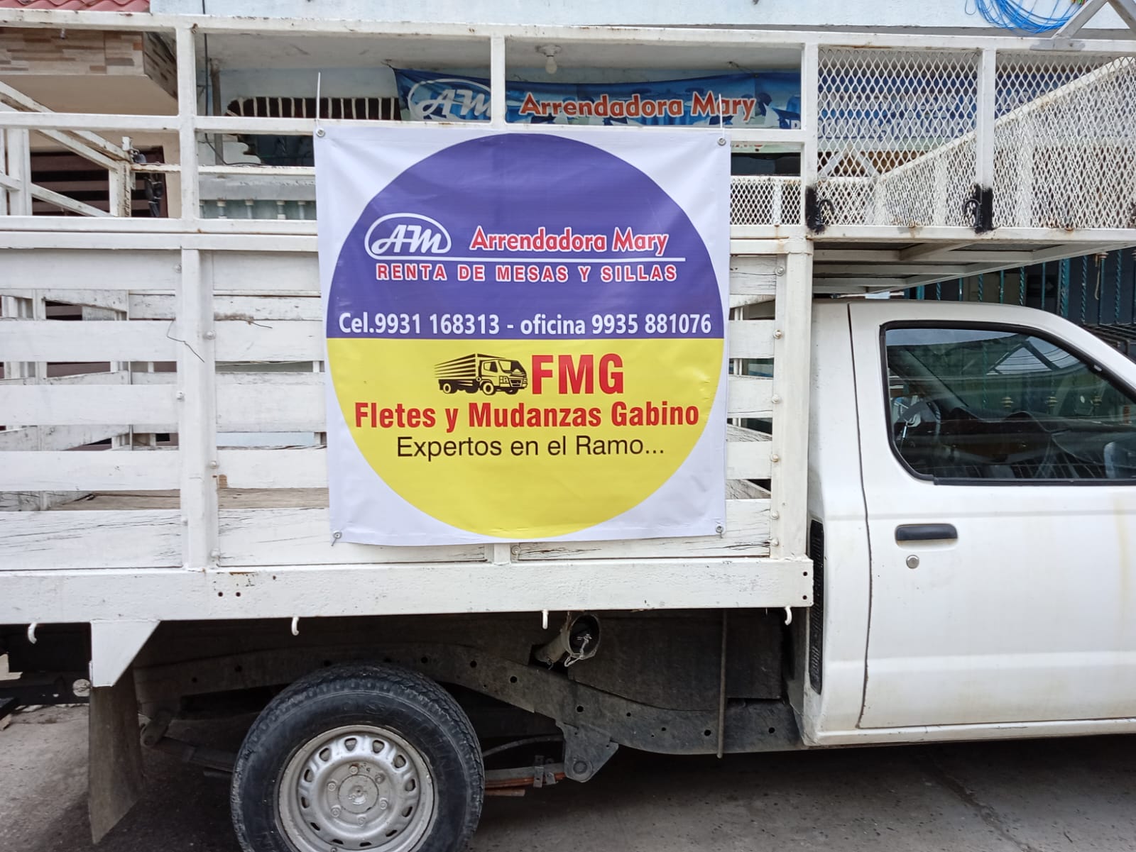 Vehículo de Fletes y Mudanzas Exprés Gabino con información de Arrendadora Mary